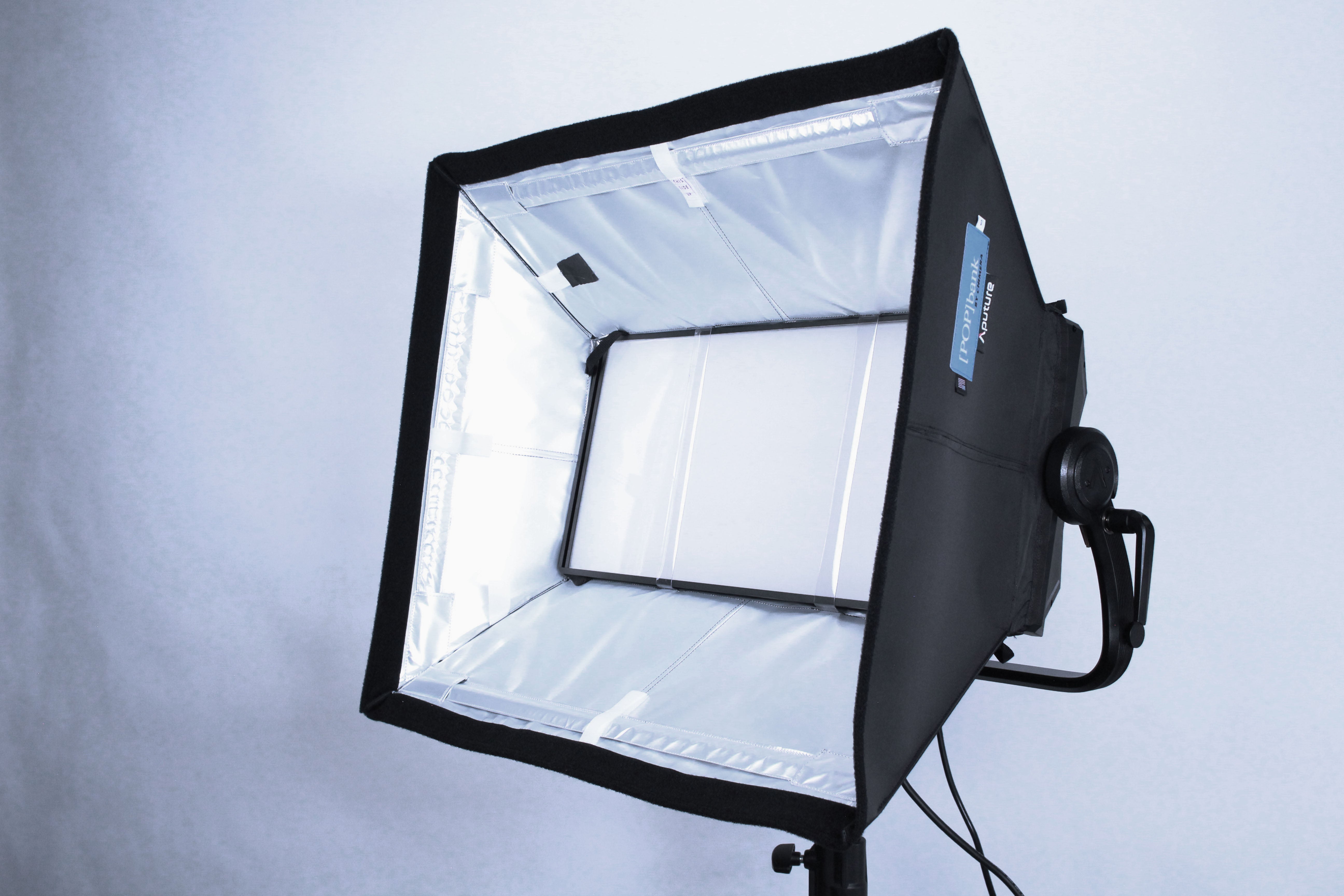 Small Pop Bank for Aputure Nova P600c, optimized for photography lighting and soft illumination.